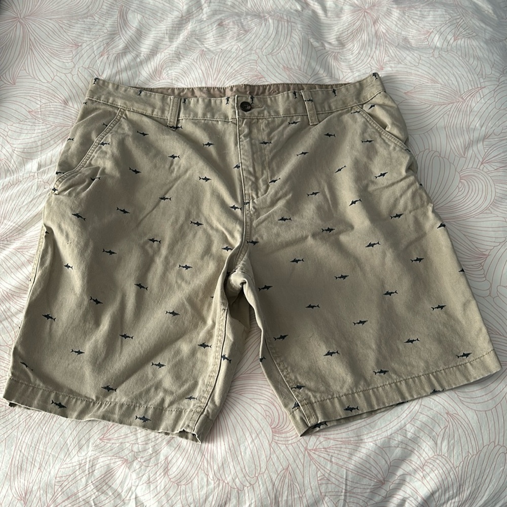 Men’s khaki shorts